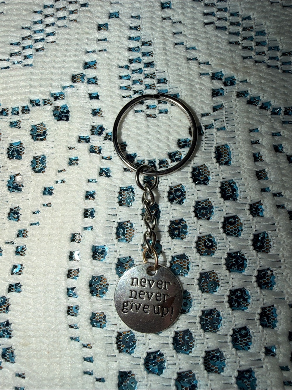 Silver Inspirational 'Never Give Up' Keychain